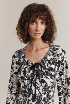 Belle Crepe Midi Dress Graphic Floral -Ghost Fashion Store D05G008 Z04 24966 650px 964px