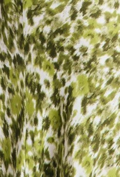 Lainey Crepe Midi Dress Green Ikat 17 Lainey Crepe Midi Dress Green Ikat -Ghost Fashion Store D07G027 Z76 28940 650px 964px