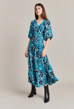 Dana Crepe Midi Dress Blue Inky Flowers 13 Dana Crepe Midi Dress Blue Inky Flowers -Ghost Fashion Store D07G030 Z77 28802 650px 964px