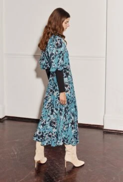 Dana Crepe Midi Dress Blue Inky Flowers 12 Dana Crepe Midi Dress Blue Inky Flowers -Ghost Fashion Store D07G030 Z77 28966 650px 964px