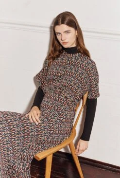 Harriet Crepe Midi Dress Black Soft Ikat 12 Harriet Crepe Midi Dress Black Soft Ikat -Ghost Fashion Store D07G044 Z07 29613 650px 964px