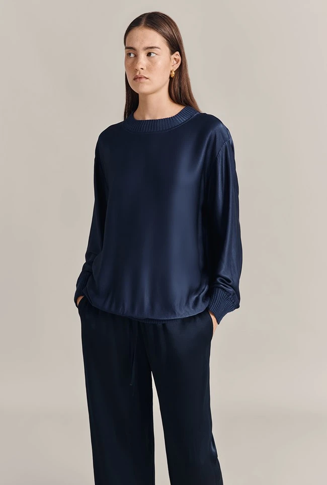 Grace Satin Sweatshirt Dark Midnight 4 Grace Satin Sweatshirt Dark Midnight - Image 2