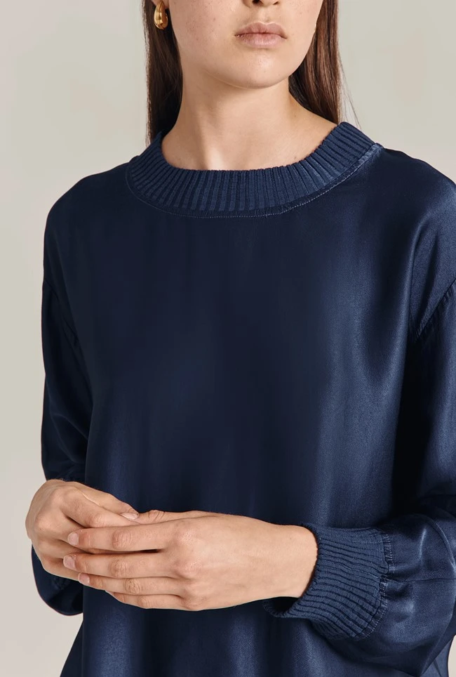 Grace Satin Sweatshirt Dark Midnight 6 Grace Satin Sweatshirt Dark Midnight - Image 4