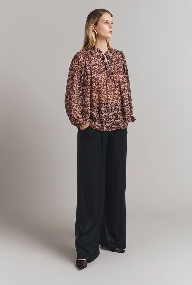 Jennifer Georgette Floral Blouse 5 Jennifer Georgette Floral Blouse - Image 3