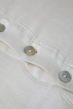 Mel Cushion Ivory -Ghost Fashion Store YV25CA M12 21791 650px 964px